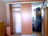 Шкаф-купе встроенный 3-х дверный с ящиками и корзиной  фото 2 &mdash; Компания "Фишт Мебель"
